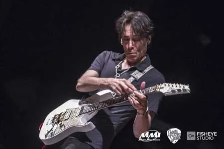 Steve Vai talks demonstration